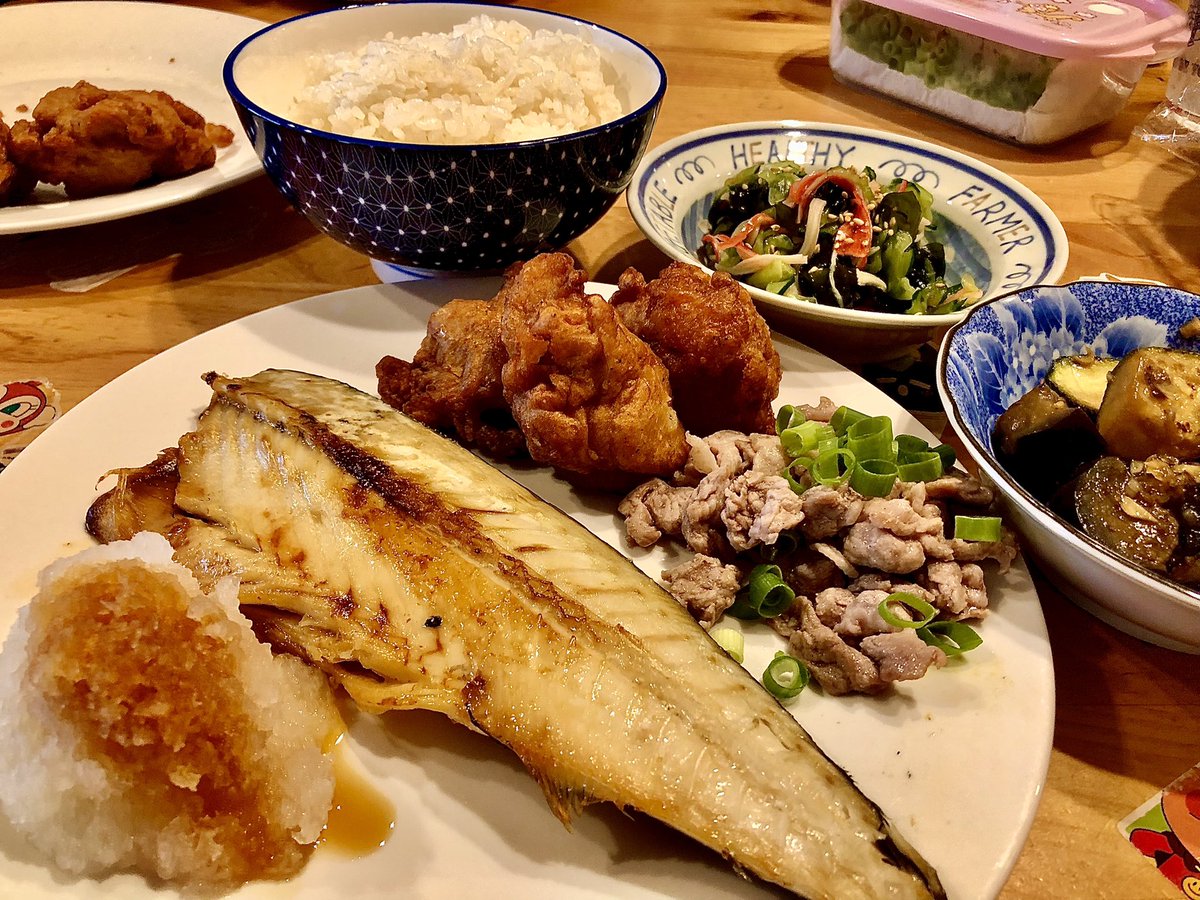 dOq0XW's tweet image. 元メロンパンナ🍈です。プロフ情報一式変更完了しました。今後ともよろしくお願いします🙇‍♀️

昨夜は鯖🐟焼いて食べました。真ん中の茶色いのはサーターアンダギーに見えますが、冷凍唐揚げです🍗全部美味しかったです😋
#おうちごはん