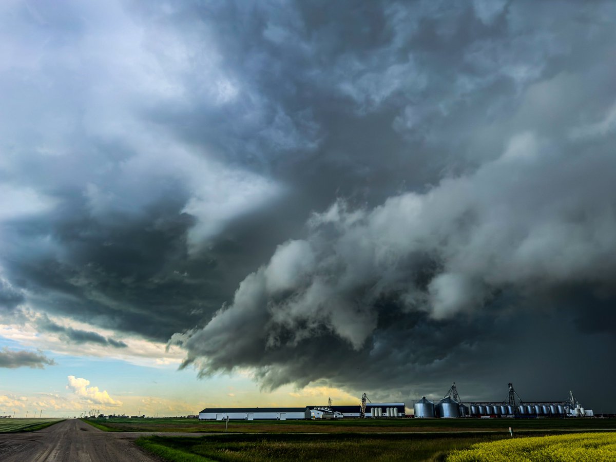 TwistaHunterz's tweet image. POV: Being ENGULFED by a Supercell
📍 St. Peters Colony, SK
5:08pm
#skstorm
