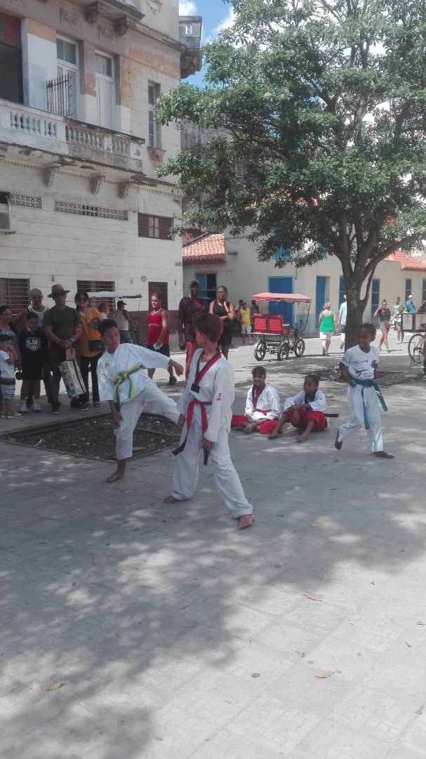 Actividades en #LaHabanaVieja por el día de los niños y niñas. Muchas felicidades 🎊🥳
#LaHabanaDeTodos 
#CubaEstáFirme 
<a href="/DiazCanelB/">Miguel Díaz-Canel Bermúdez</a> <a href="/DrRobertoMOjeda/">Dr. Roberto Morales Ojeda</a> <a href="/IzquierdoAlons1/">Livan Izquierdo Alonso</a> <a href="/TamaraHabViej/">Tamara</a> <a href="/YanetHzP25/">Yanet Hernández</a> <a href="/InesMChapman/">Inés María Chapman Waugh</a> <a href="/MMarreroCruz/">Manuel Marrero Cruz</a> <a href="/UJCdeCuba/">UJC de Cuba</a> <a href="/OPJMCuba/">OPJM Cuba</a> <a href="/UNICEFCuba/">UNICEF Cuba</a> <a href="/CesjCuba/">CesjCuba</a>