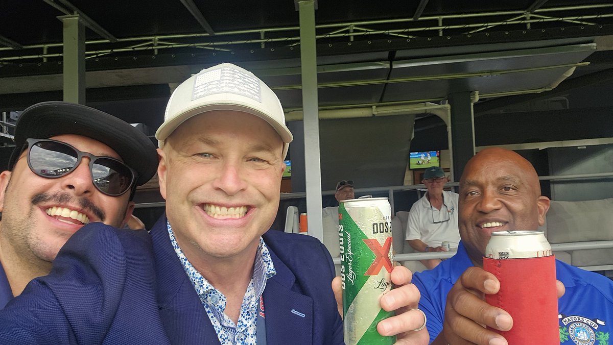 Matt_McCarthy00's tweet image. FUN day of @USARugby yesterday, working for @RugbyWrapUp's @TheRugbyOdds & @MLRWeekly. The women rocked the joint. The men scored @ death v @EnglandRugby, rewarding those that weathered the weather delays.
Can you name the legends on my flanks?
HINT: One could be @sjohnduma.
