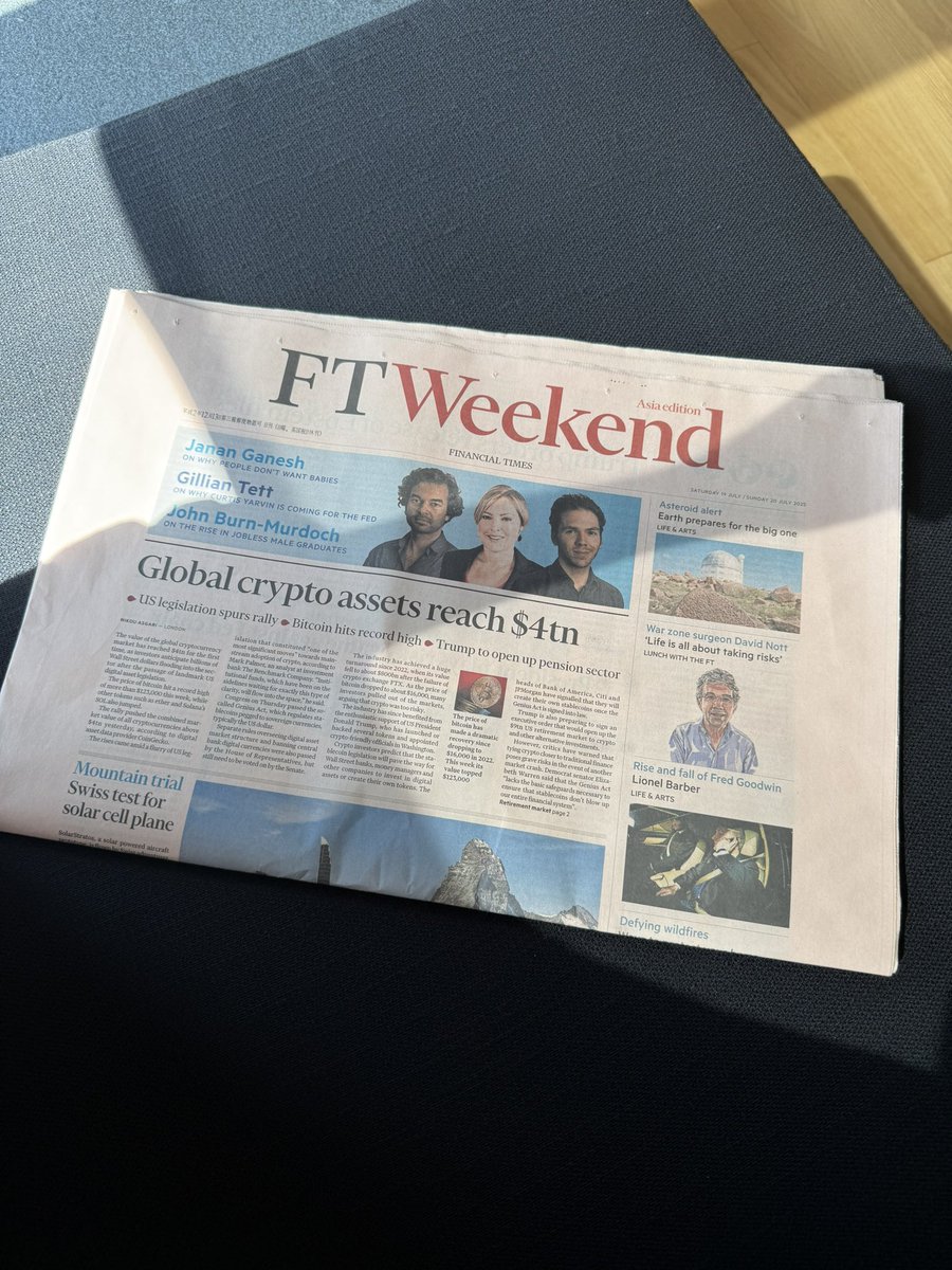 ArodSpainMedia's tweet image. El diablo está en los detalles (de la imprenta también). En #Japón el @FinancialTimes es 5 cm más ancho… y se nota.