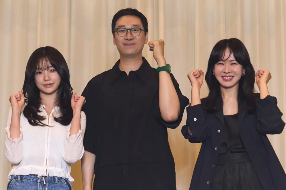 BinJinHand_22's tweet photo. #Yejin's looks today is like during her 20's.  She never get looks old. Thank God #HyunBin pursue her. For sure #Husbin will get in love more and more to her.🥰

#SonYeJin #Yejinhand #Yejinfoot_official #BinJin

[07.21.2025] https://t.co/T0tRGcUcfT