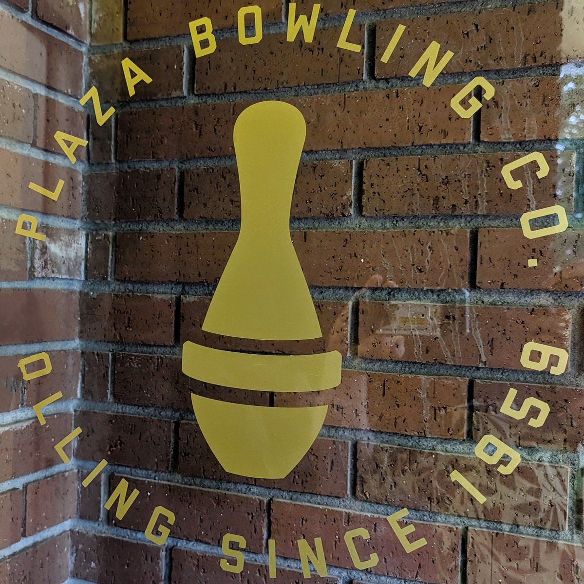 YEGwindshield's tweet image. Plaza Bowling 🎳 was fun