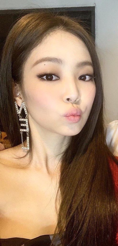 JENNIEonTiktok's tweet image. Show me one of your favourite photos or videos ❤️
I vote #JENNIE for #ArtistaAsiaticodoAno, #ArtistaFemininaInternacionaldoAno and #Ruby for #AlbumEPInternacionaldoAno
at the #SECAwards