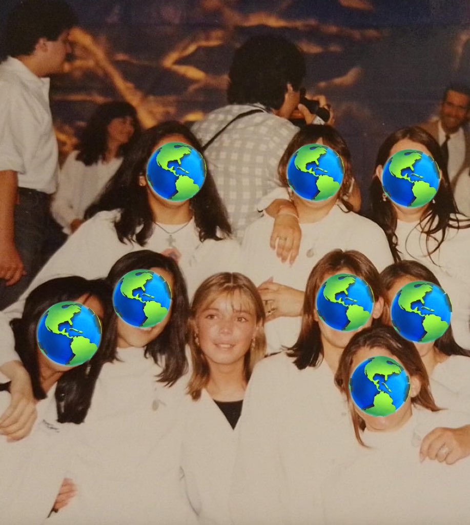 kndlxld's tweet image. La foto que me mandó mi mamá de cuando terminó el colegio realmente UN ANGEL 😭