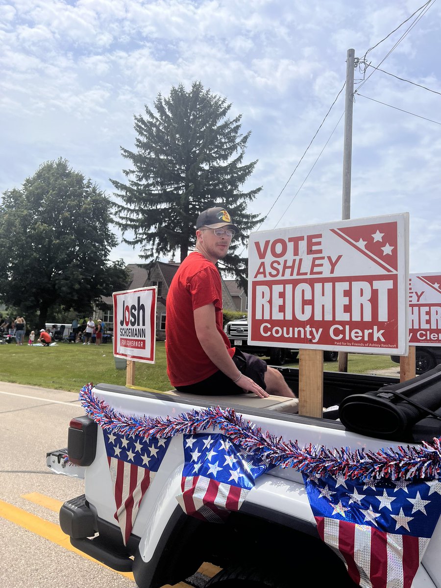 ashreichert27's tweet image. We had such a fun afternoon at the St. Lawrence Fire Company parade and picnic! It’s always great to see so many friends, especially on a day as beautiful as this one. The kids had a blast on the bounce house slides, and the food? Absolutely worth the trip alone!