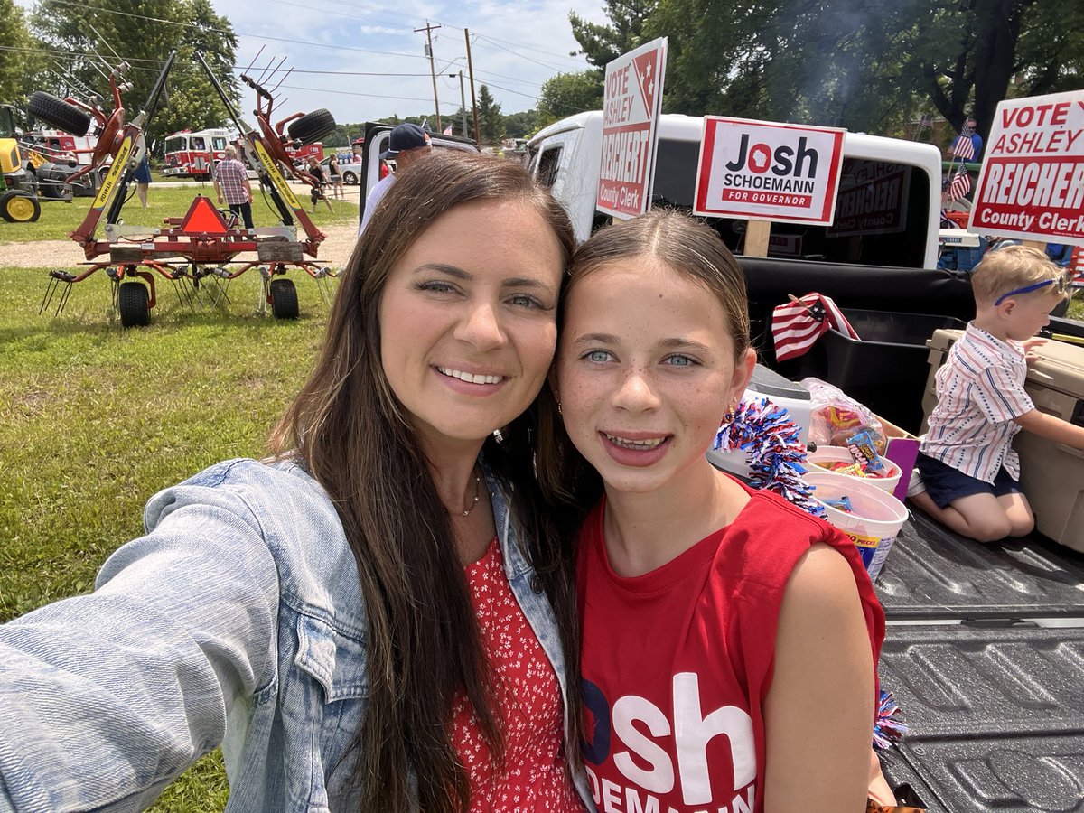 ashreichert27's tweet image. We had such a fun afternoon at the St. Lawrence Fire Company parade and picnic! It’s always great to see so many friends, especially on a day as beautiful as this one. The kids had a blast on the bounce house slides, and the food? Absolutely worth the trip alone!