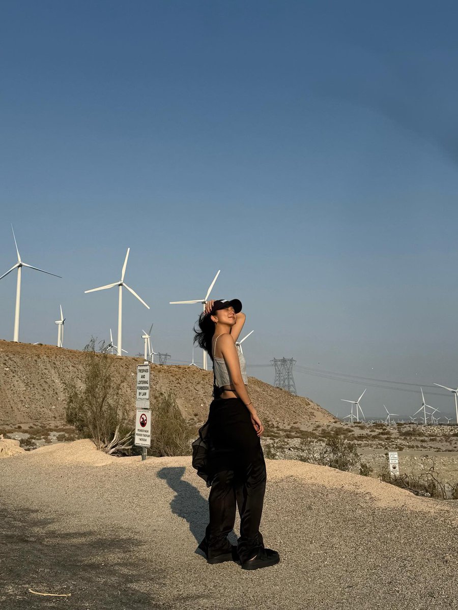 leedaingf's tweet image. my girlfriend🤍