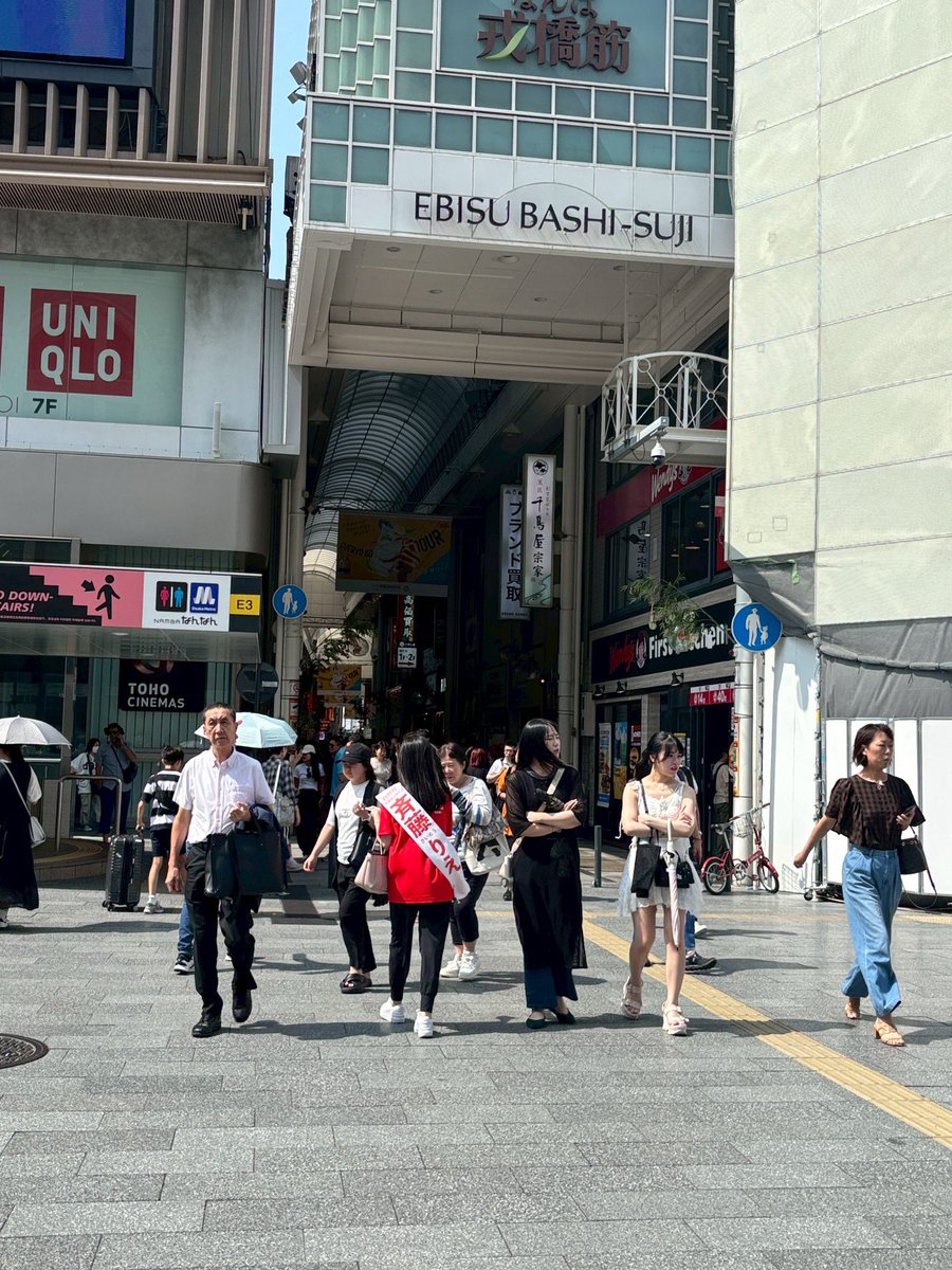 riesaito2019's tweet photo. ご報告と感謝

皆さんと一緒に、新しい景色をつくりたかった。
でも、伝えきれなかった。届かなかった。
全国比例区という厳しさを、改めて痛感しています。

こうして結果を受け止め、
自分の力不足をまざまざと思い知らされました。

それでも、私は、大きな舞台で本気で戦えたことを、誇りに思います。

そして、17日間という長くて短い選挙戦を、共に歩き、走り、支え、励まし合ってくださったすべての皆さまに、心から感謝しています。

出会ってくれた一人ひとりの力がなければ、この挑戦は始まることすらできませんでした。

無謀とも言えるチャレンジに、真正面から向き合ってくれた皆さんの覚悟と優しさ、情熱に、何度も胸が熱くなりました。

誰よりも、私が皆さんに支えられ、
誰よりも、私が皆さんに励まされてきました。

結果は届かなかったけれど、
この挑戦に悔いはありません。

素晴らしい仲間とともに、ひとつの未来を信じて駆け抜けたこの時間は、私の生涯の誇りです。

本当に、本当に、ありがとうございました。