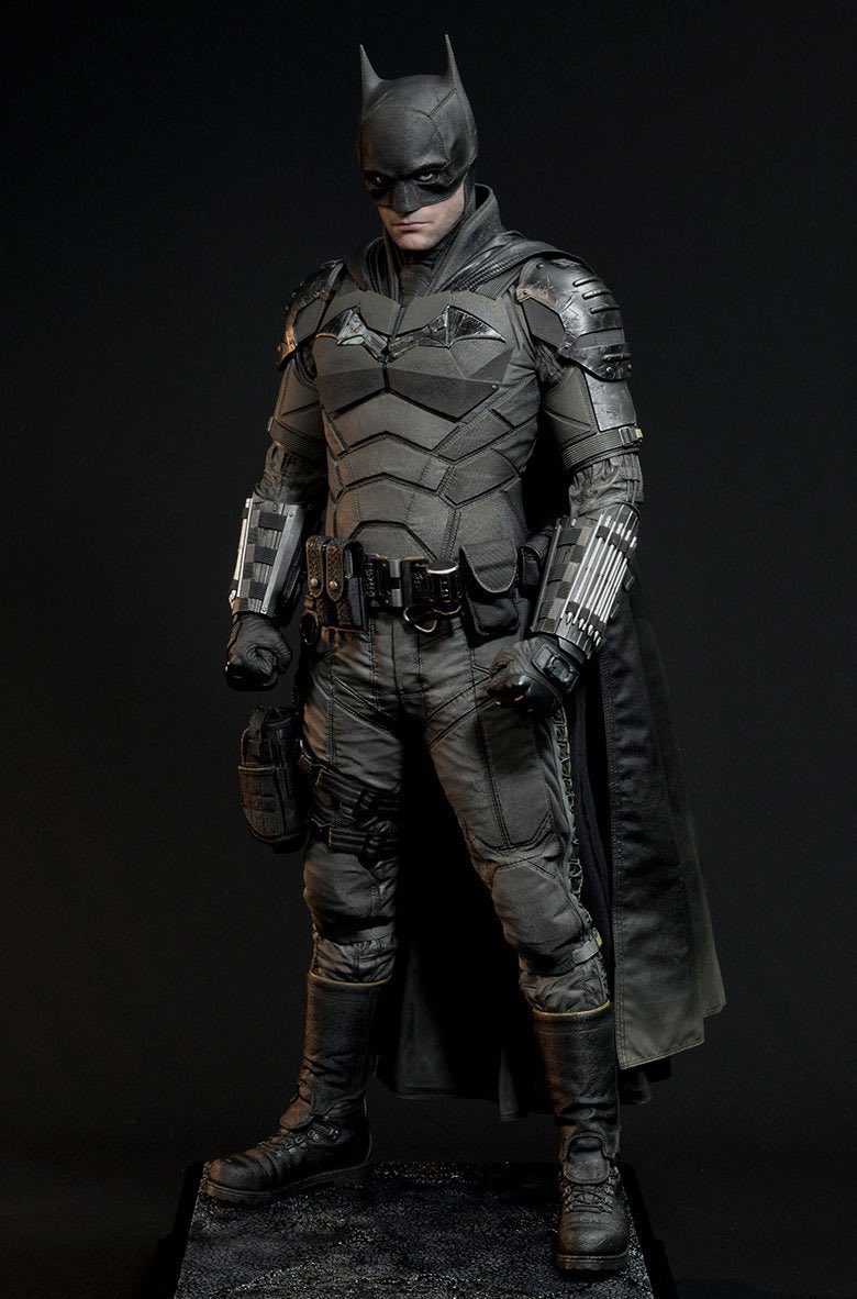 BatmanNotes's tweet image. Would you like to see Robert Pattinson’s Bat-suit updated in THE BATMAN sequel?
