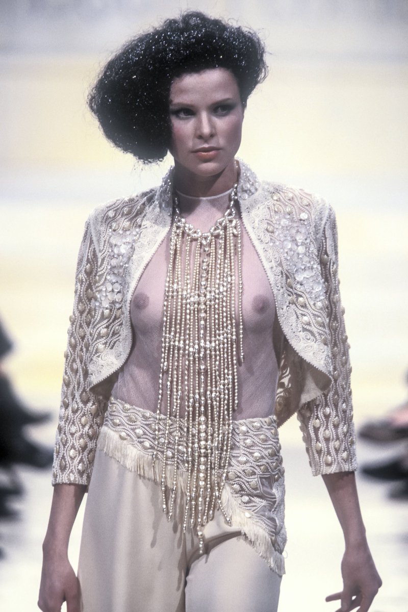 LaModeUnknown's tweet image. The DETAILS of ✨Louis Feraud✨ Spring/Summer 1999 Couture.🪡
