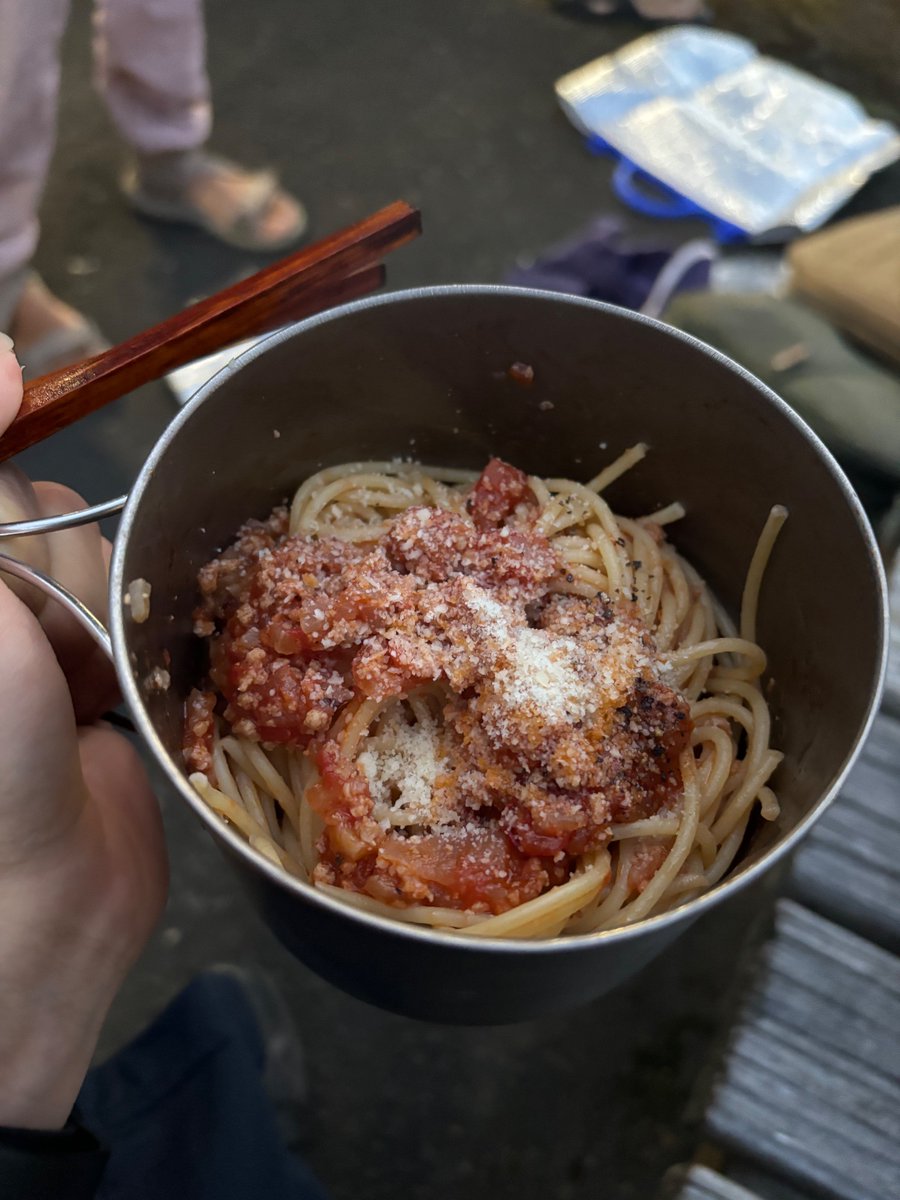 キャンプ飯
トマトソースパスタ