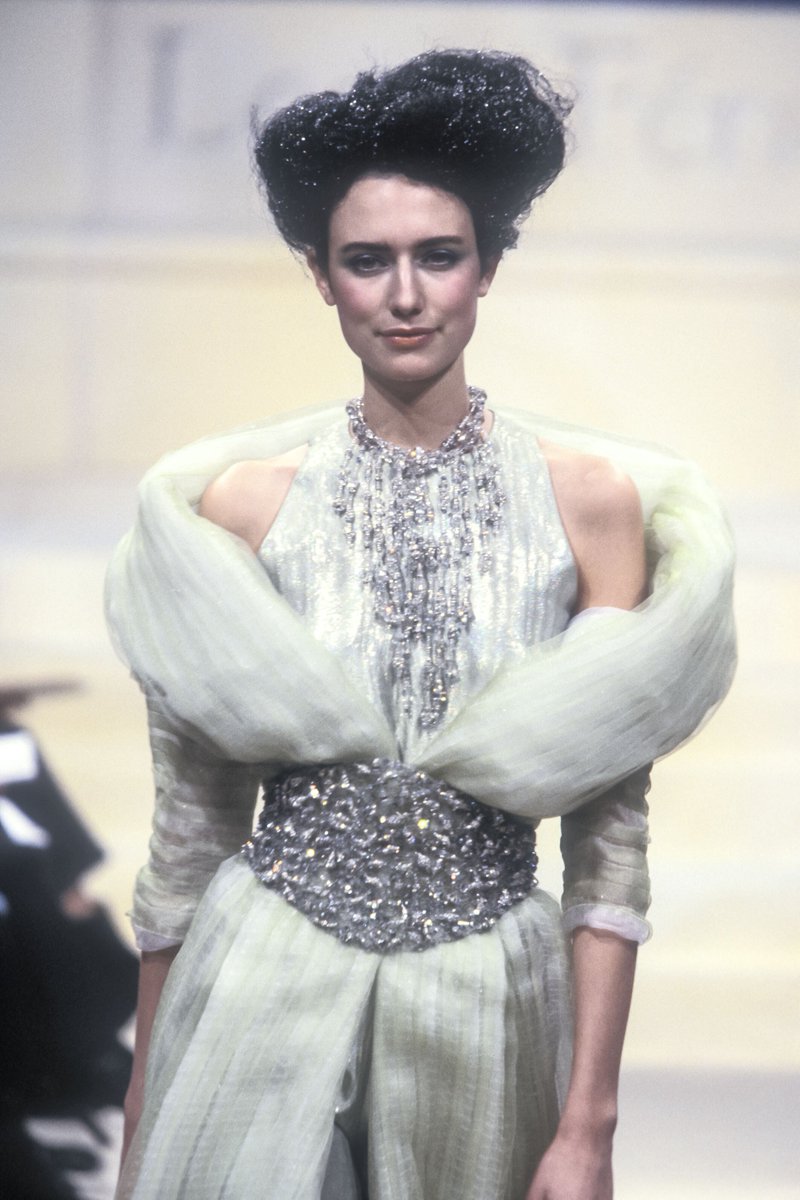 LaModeUnknown's tweet image. The DETAILS of ✨Louis Feraud✨ Spring/Summer 1999 Couture.🪡