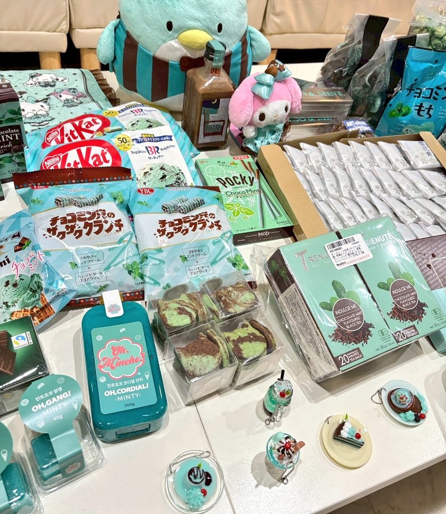 chocomintbanzai's tweet image. 7月20日(日)開催の大阪
「チョコミント会」に
参加させて頂きました🙌
常人が食べる一生分のチョコミントが集まる、チョコミント好きには
ご褒美でしかないイベントです
#チョコミント会