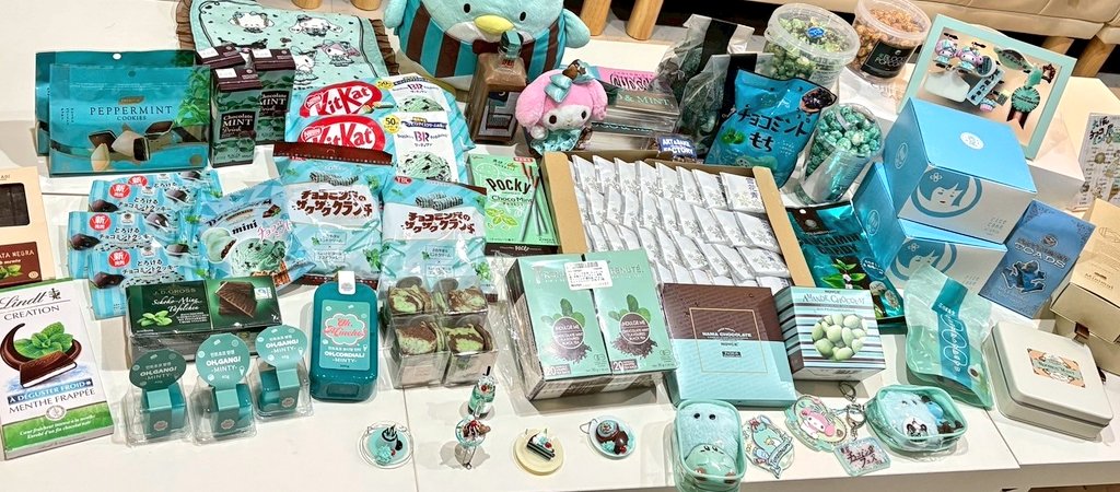 chocomintbanzai's tweet image. 7月20日(日)開催の大阪
「チョコミント会」に
参加させて頂きました🙌
常人が食べる一生分のチョコミントが集まる、チョコミント好きには
ご褒美でしかないイベントです
#チョコミント会