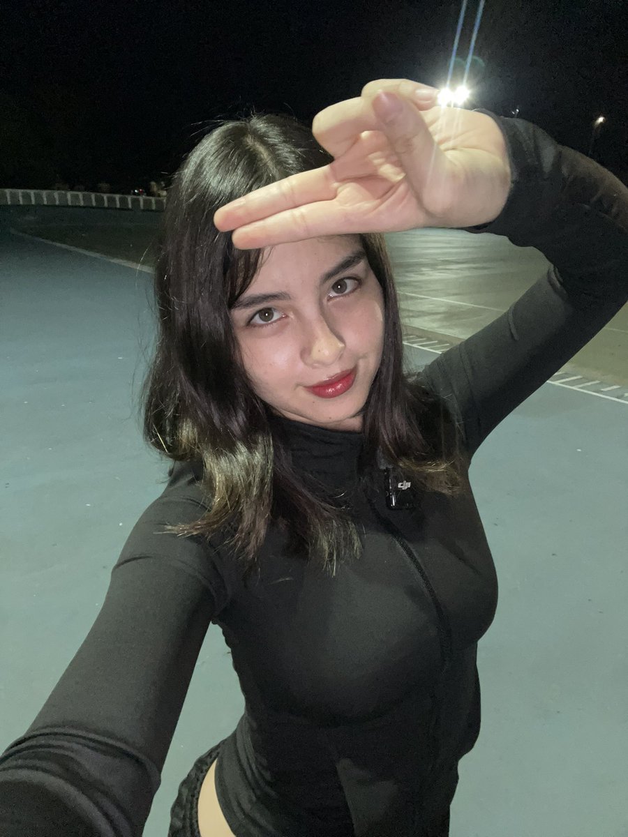 EvaPartis's tweet image. patinando esperando tormenta 🗣️
RT y te besisaludo
kick.com/evapartis