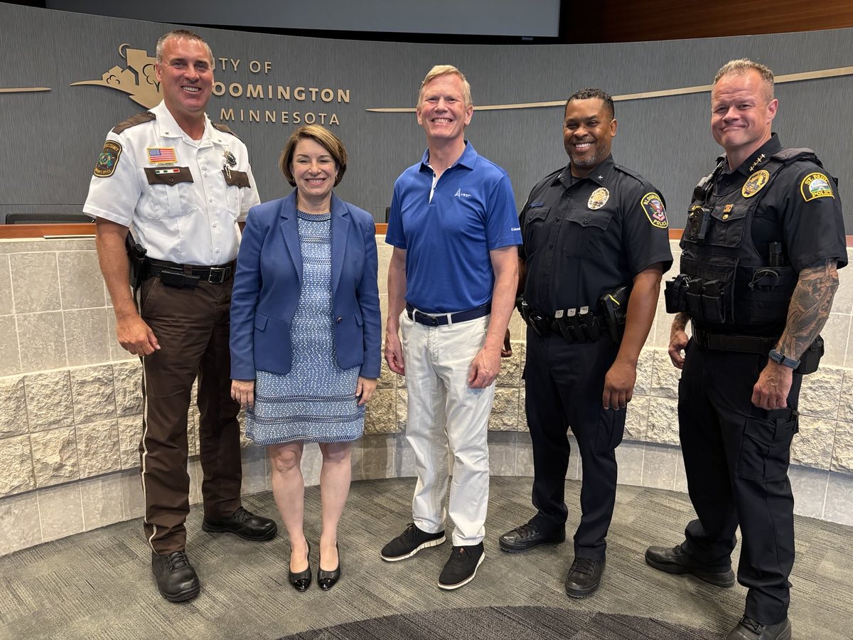 amyklobuchar's tweet image. Joined Bloomington Mayor Busse and Chief Hodges, St. Paul Chief Henry, and Stearns County Sheriff Soyka to highlight the need to support the High Intensity Drug Trafficking Area program. It effectively fights drug trafficking through federal, state & local coordination.