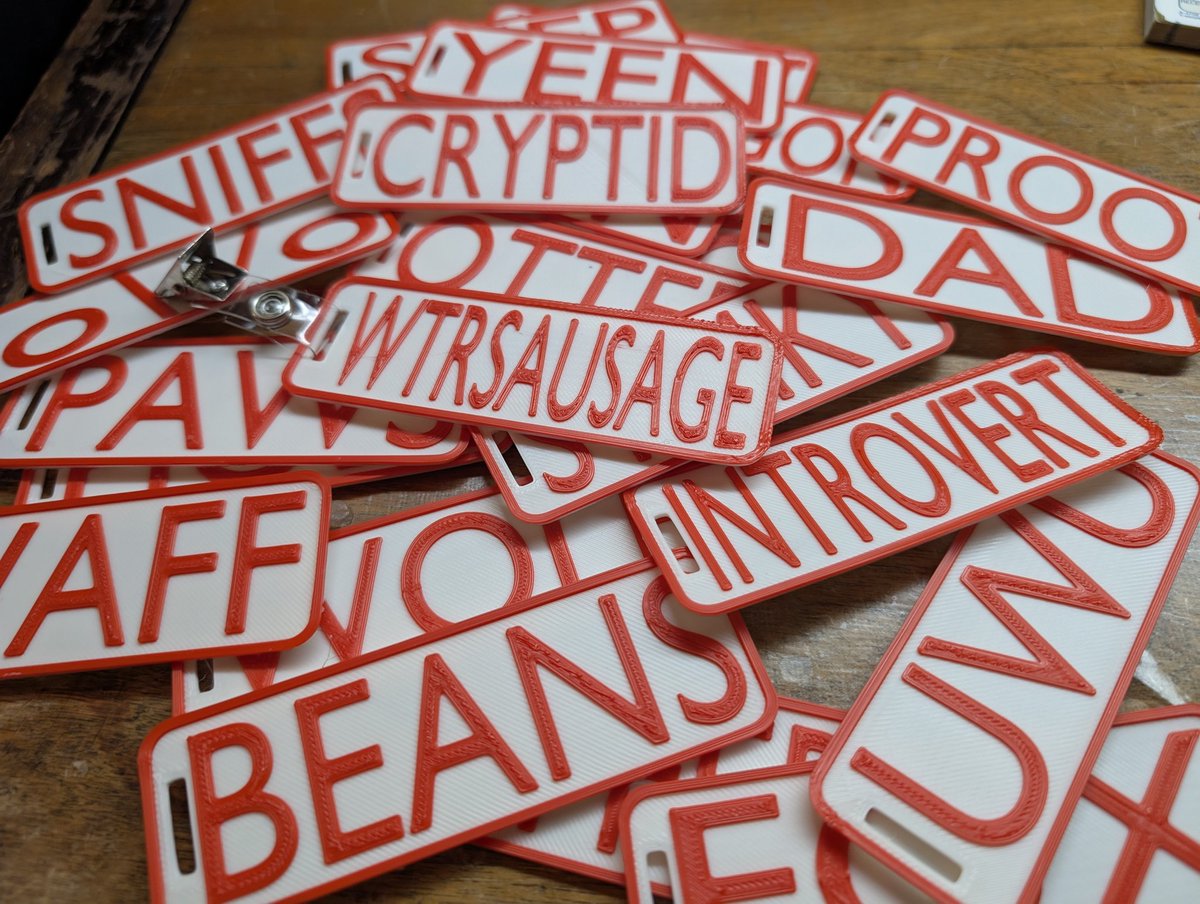 WTRsausage's tweet image. First round of badges are done :D picking up the rest of my filament tomorrow so I can do more colors and get things up on Etsy.