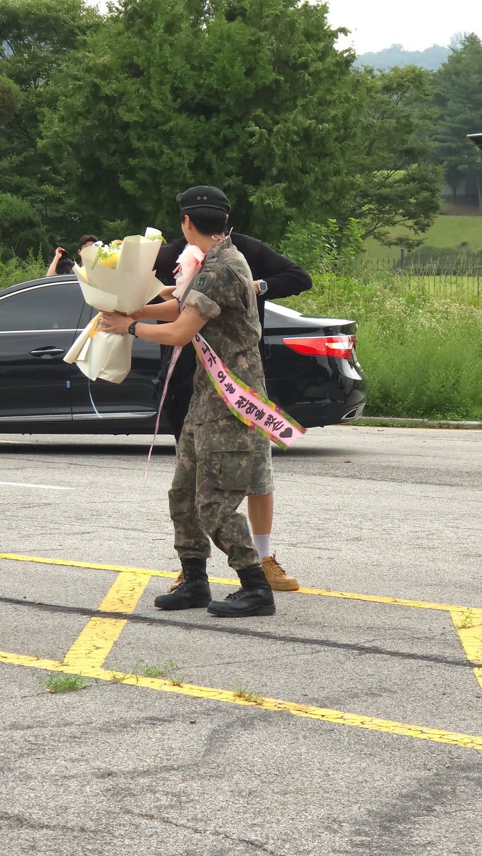 무즈의 기니여니가 있었슨
그 기니여니가 오늘 전역을 했슨