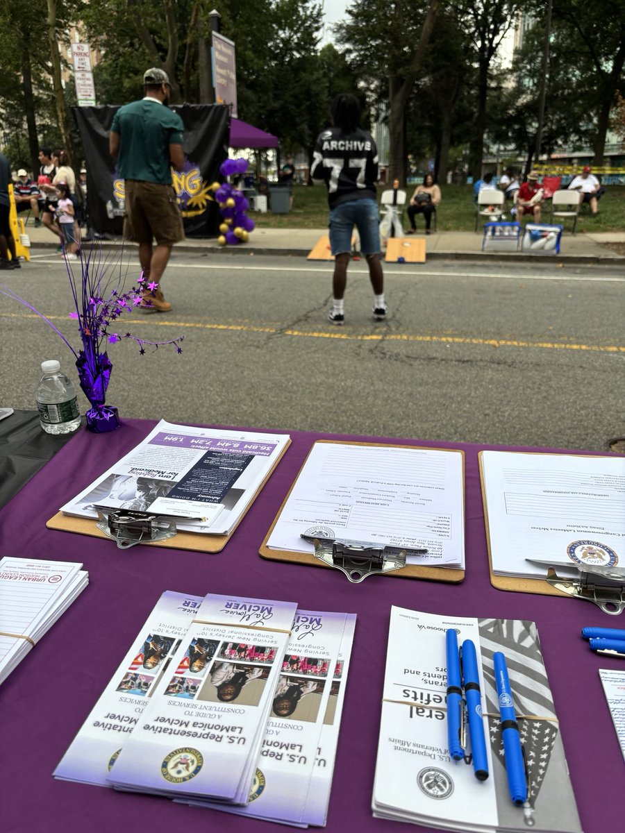 RepLaMonica's tweet image. This Week in the 10th, Team LaMonica was out in the community:
🎉 Celebrating Pride with our Newark neighbors
📥 Tabling at the 32BJ SEIU Block Party