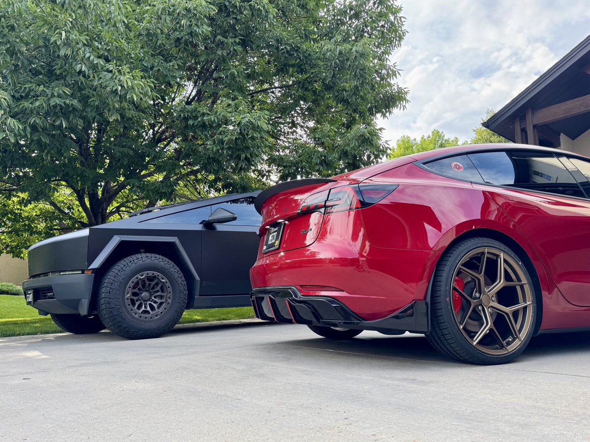 spotted_model's tweet image. Many ways to make a Tesla even better. One of my favorites is running @MartianWheels 😍