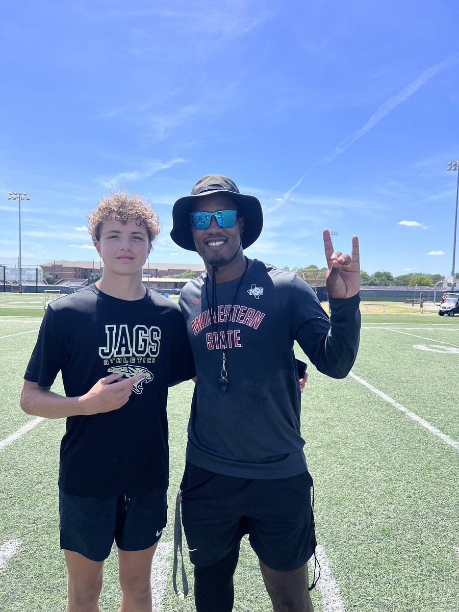 Samhaun13's tweet photo. Had a lot of fun yesterday @MSUTexasFB @MustangsDC  @CoachKirkBryant Held a great Camp. Excited to take what I learned from @CoachDomoYoung  back to my Highschool! And thank you @coachfrazierMSU for the Campus tour!
@CoachCarlin @coacharmatta @CoachAntoine @CoachNickATX https://t.co/7NGl4Aq9bf