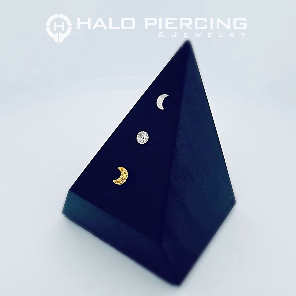 HaloPiercing's tweet photo. Titanium moons can be colored in any color you want ( besides red or black). 

Happy #NationalMoonDay 

📍 10 W. Camelback Rd | Phx, AZ 
📖 @ https://t.co/CpZUwMj78I

If you don't mind waiting for appointments, we gladly accept walk-ins until one hour before closing time. https://t.co/yCsGTvjVu0