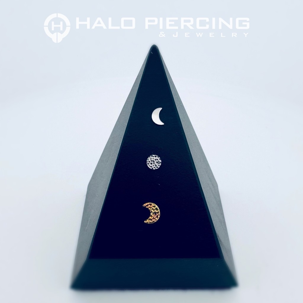 HaloPiercing's tweet photo. Titanium moons can be colored in any color you want ( besides red or black). 

Happy #NationalMoonDay 

📍 10 W. Camelback Rd | Phx, AZ 
📖 @ https://t.co/CpZUwMj78I

If you don't mind waiting for appointments, we gladly accept walk-ins until one hour before closing time. https://t.co/yCsGTvjVu0