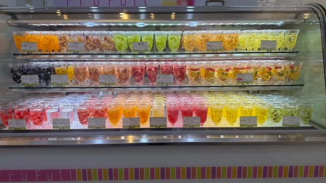 frufull_don's tweet image. おはようございます❗️
本日朝9時から営業します。
桃は「春日居の桃」を使用してます。
おすすめです!
ご来店をお待ちしてます。
#御殿場 #ゼリー #フルーツ #スイーツ
#フルフール #生フルーツゼリー
#桃のゼリー