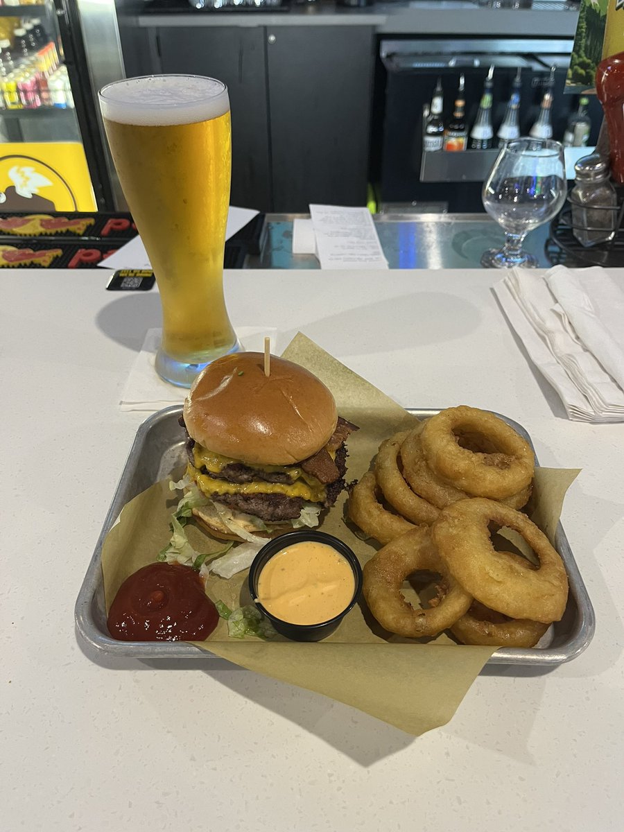Jed (@jednft) on Twitter photo Smash or pass?
<a href="/BWWings/">Buffalo Wild Wings</a> Smash or pass?
<a href="/BWWings/">Buffalo Wild Wings</a>