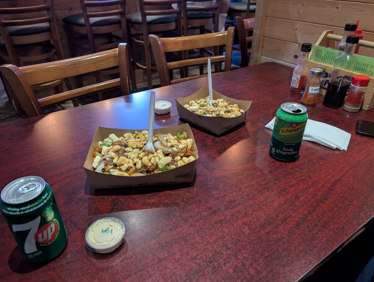 datHazy's tweet photo. Post tournament poutine from last night 🍟 https://t.co/WyGk8pRpkI