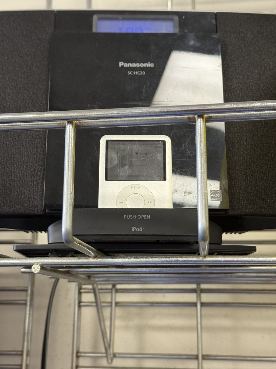 marks_ftw's tweet image. Mad respect to this shop owner for still rocking the iPod. Those were simpler times.