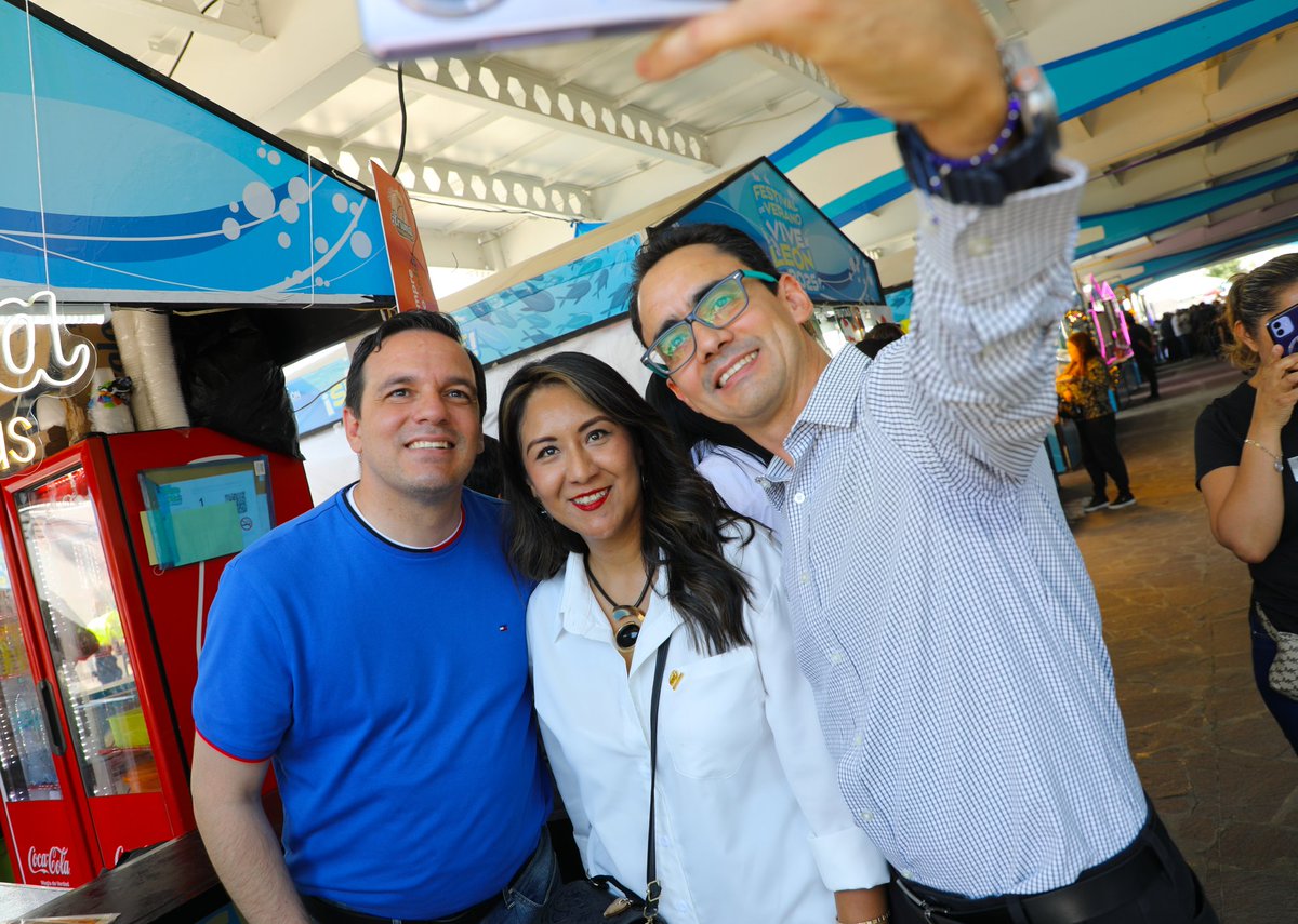 Secretaría de Gobierno de Guanajuato (@segobgente) on Twitter photo Con alegría y en un ambiente familiar, arrancó la #FeriaDeVerano 2025. 🙌🏼✨️
El Secretario de Gobierno @JorgeLona1 acompañó a la Gobernadora <a href="/LibiaDennise/">Libia Dennise</a> en esta celebración que fortalece la convivencia, impulsa el desarrollo local y refleja el orgullo de ser guanajuatenses. Con alegría y en un ambiente familiar, arrancó la #FeriaDeVerano 2025. 🙌🏼✨️
El Secretario de Gobierno @JorgeLona1 acompañó a la Gobernadora <a href="/LibiaDennise/">Libia Dennise</a> en esta celebración que fortalece la convivencia, impulsa el desarrollo local y refleja el orgullo de ser guanajuatenses.