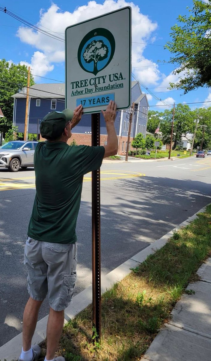 🌲The Borough of Pompton Lakes celebrates 17 years with the Arbor Day Foundation Tree City USA designation.  Shade Tree Commissioners Pete Auteri and Cailin O’Connor affixed the new signs earlier this morning.