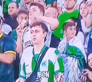"Quien vendió el estadio?"
Yo en la casa: