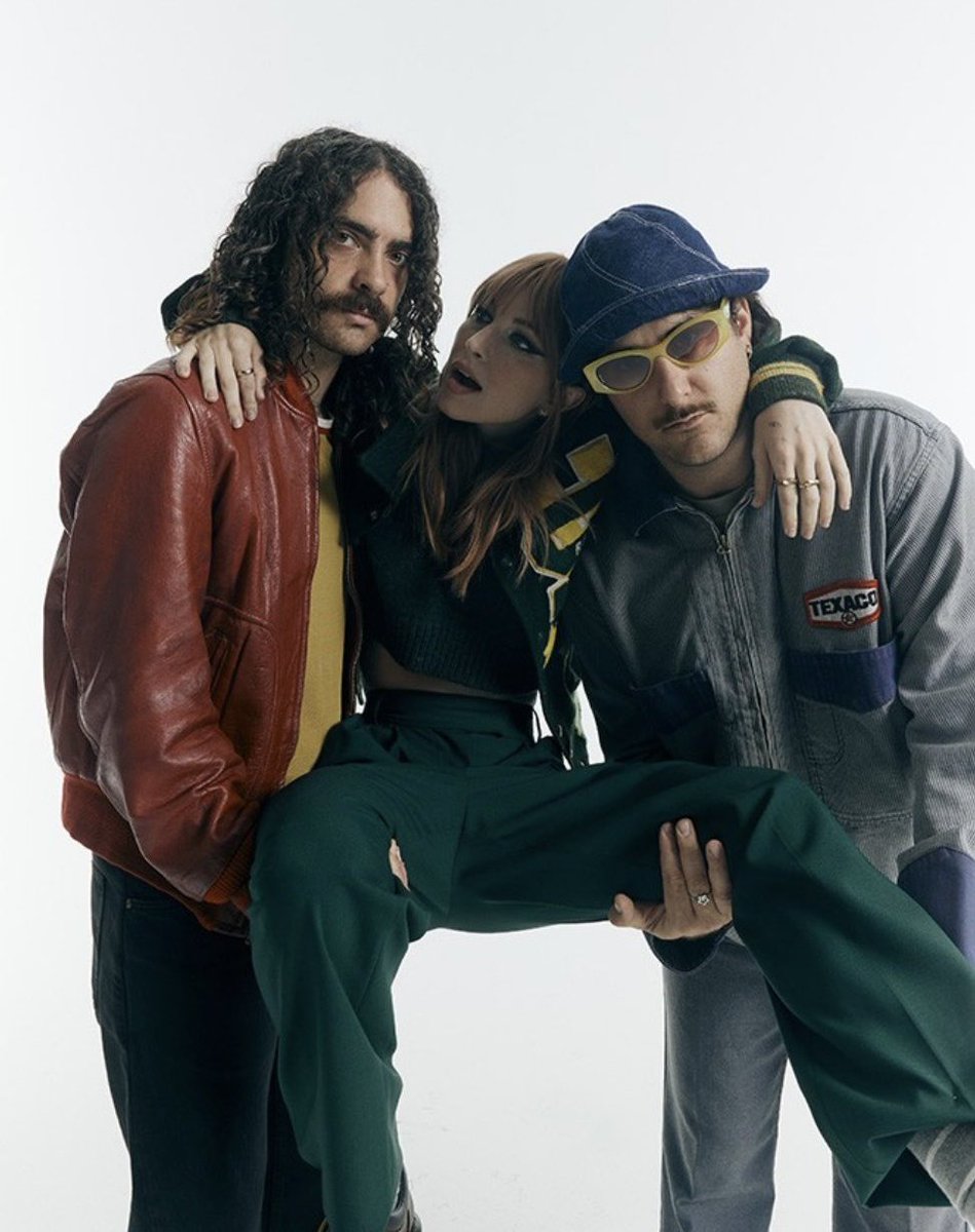 paramorebrasil's tweet image. Still Into You é a primeira música do Paramore a atingir 1 bilhão de streams no Spotify! 🥇
A banda também atingiu um novo recorde de ouvintes na plataforma (28.414.099).