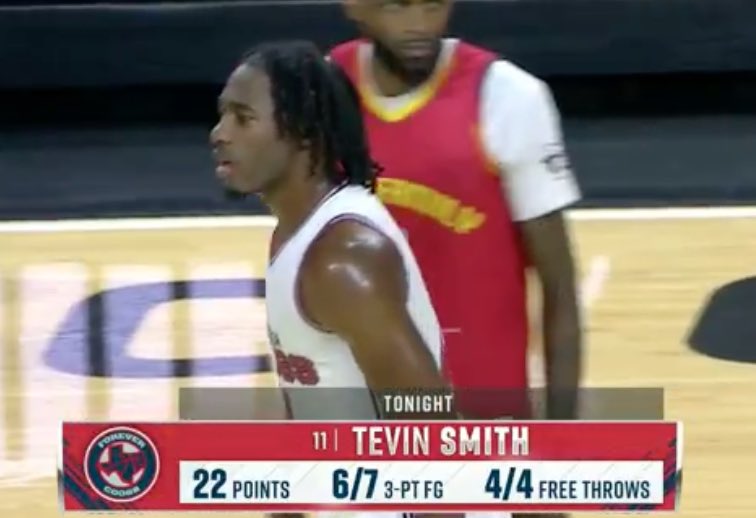 ICYMI: TEVIN SMITH IS UNCONSCIOUS TONIGHT 🔥🔥🔥