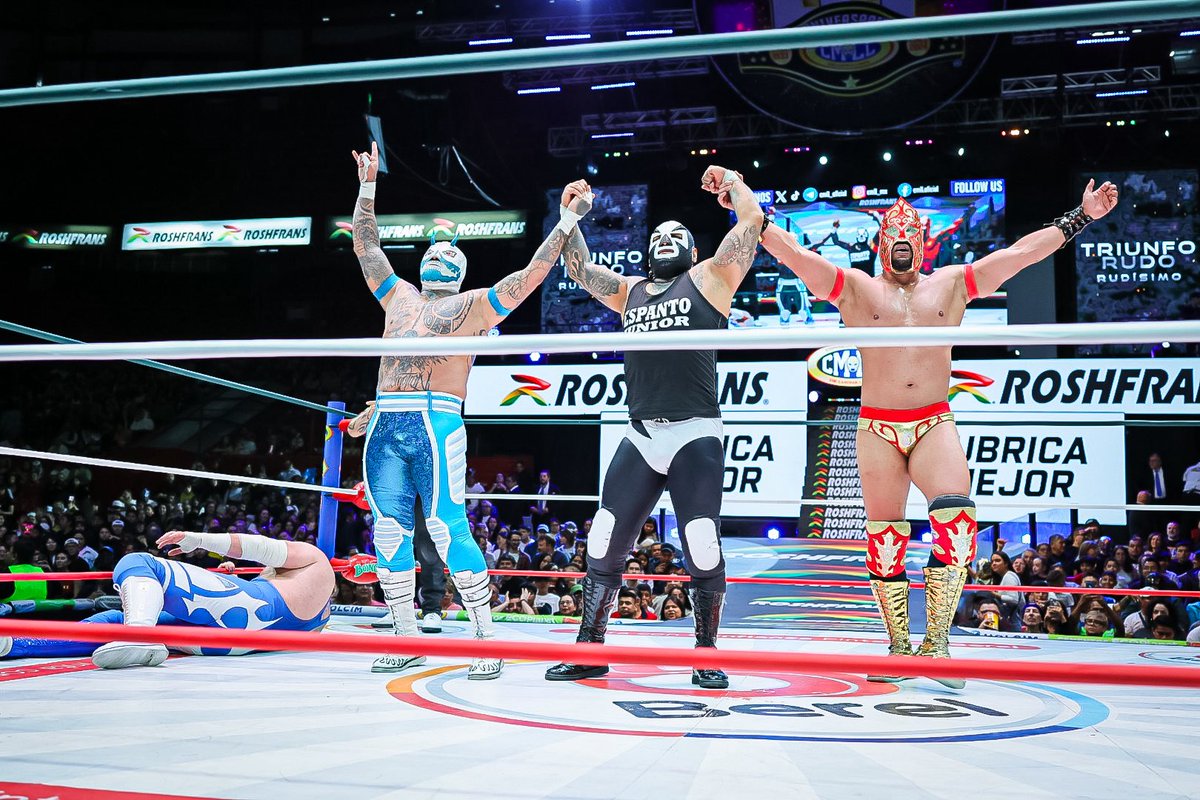 Raider se encarga del capitán técnico, Blue Panther Jr., para darle la victoria a su tridente, completado por Espanto Jr. y Crixus. 

El lagunero fue acompañado por sus hermanos, el Hijo de Blue Panther y Dark Panther.

#DomingoFamiliarCMLL
#3aCaída