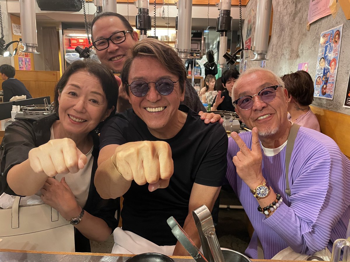 Nao1953Naoya's tweet image. 昨日は『電子戦隊デンジマン㊗️45周年LIVE』に起こし頂いた誠に有難うございました。大変楽しく記念の日を祝うことが出来ました😆皆さまのデンジマン愛を然と感じた一日でした(*^^*)
また50周年LIVEでお会いしましょう㊗️🎶笑
小泉あきらさん中尾隆聖さんありがとうございました✨☺