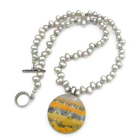 ShadowDogDesign's tweet image. New! Eye-catching #bumblebee jasper pendant #necklace w/ AA luminous lt. gray top-drilled #pearls! via @ShadowDogDesign #ShopSmall #Handmade #SaveTheBees #GemstoneNecklace bit.ly/BuzzingSD