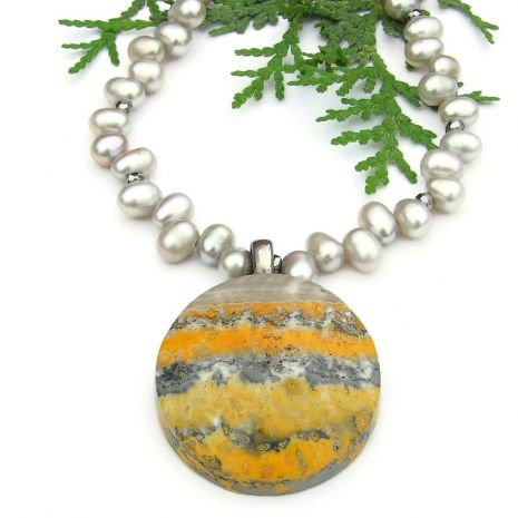ShadowDogDesign's tweet image. New! Eye-catching #bumblebee jasper pendant #necklace w/ AA luminous lt. gray top-drilled #pearls! via @ShadowDogDesign #ShopSmall #Handmade #SaveTheBees #GemstoneNecklace bit.ly/BuzzingSD
