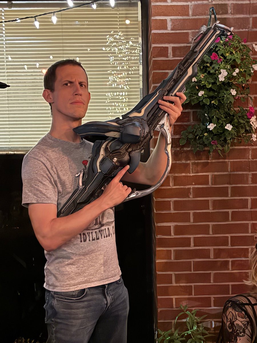 Spent the last 4 days in London, Ontario at Tennocon 2025!

Most ppl know me for League, but I love Warframe too and I’m so happy that the break in my League schedule hit at the perfect time to go to this. Huge shout outs to all the cool ppl I met and ofc to DE for inviting me!