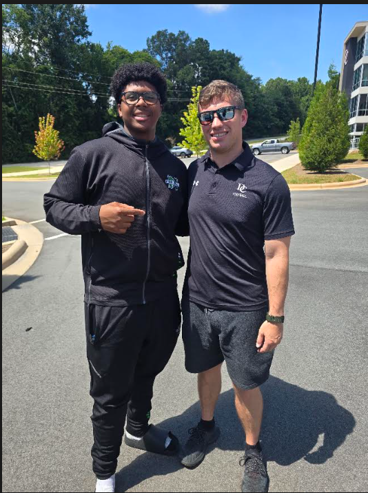 JuanBatesII's tweet image. Thank you @coach_ahles @DavidsonFB @Coach_Thakkar for the tour! I really appreciate the hospitality @MasonCometsFB @JaredLuginbill @Bryan_Ault @AllenTrieu @AustinSchaffer2 @bryce_pm