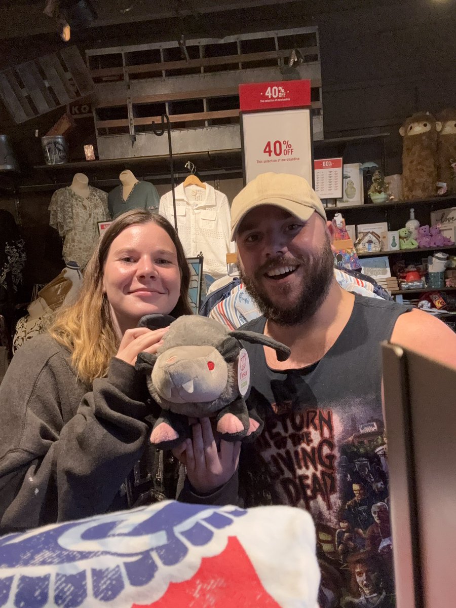 ErickLorinc's tweet image. We found a Bat/Opossum mutant hybrid at a Cracker Barrel and that’s probably the best way we could have ended this trip.
