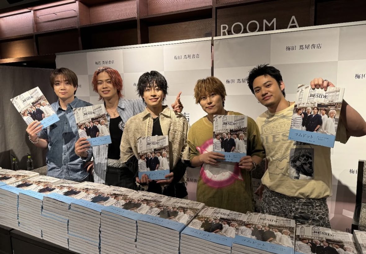 orangegirl_1215's tweet image. BESIDEお渡し会名古屋…
ついにこの日が来たぁぁあ😭💓
コムドット全員を目の前に果たして言葉を発せられるかなぁ🥺緊張する🫨💓
こんな有難い機会を頂けたからには、全員のお顔ちゃんと見たい！ゆうたくんの目を見てお話しする💚！
みんな素敵な時間を過ごせますように💖
#コムドット #BESIDE