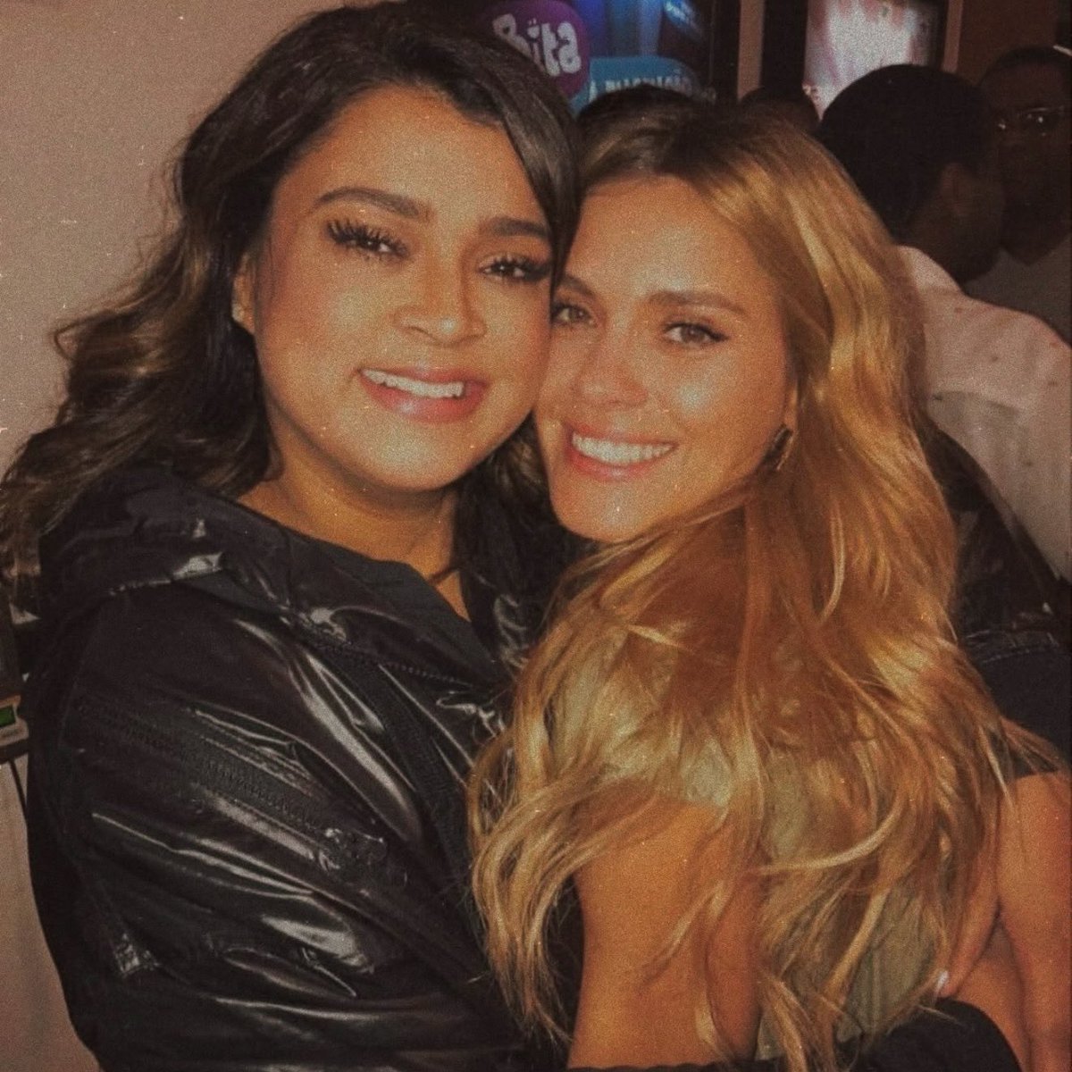 daneldix's tweet image. a luta da preta gil contra o câncer poderia ter sido pior, mas ele teve amigos leais que ficaram ao lado dela o tempo todo! carolina dieckmann e gominho foram essenciais pra preta!