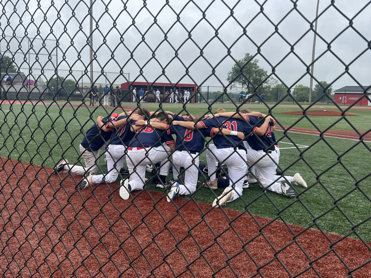 JaxMV26's tweet photo. Leading the pregame prayer before the championship game and last game of the year! Thank you lord for a great season.

All glory to god !! https://t.co/Ld8FdNG7li