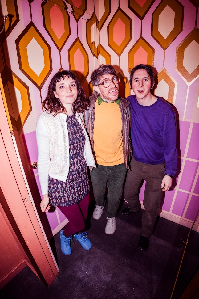 MAGNETMagazine's tweet image. #MAGNETExclusive: Premiere of #OrigamiGhosts’ “Virtual Reality Boy” (@origamighosts). “I pieced together ideas about being in this virtual world and going back and forth between being all in and not wanting it at all.” Check it out: magnetmagazine.com/2025/07/21/mag…