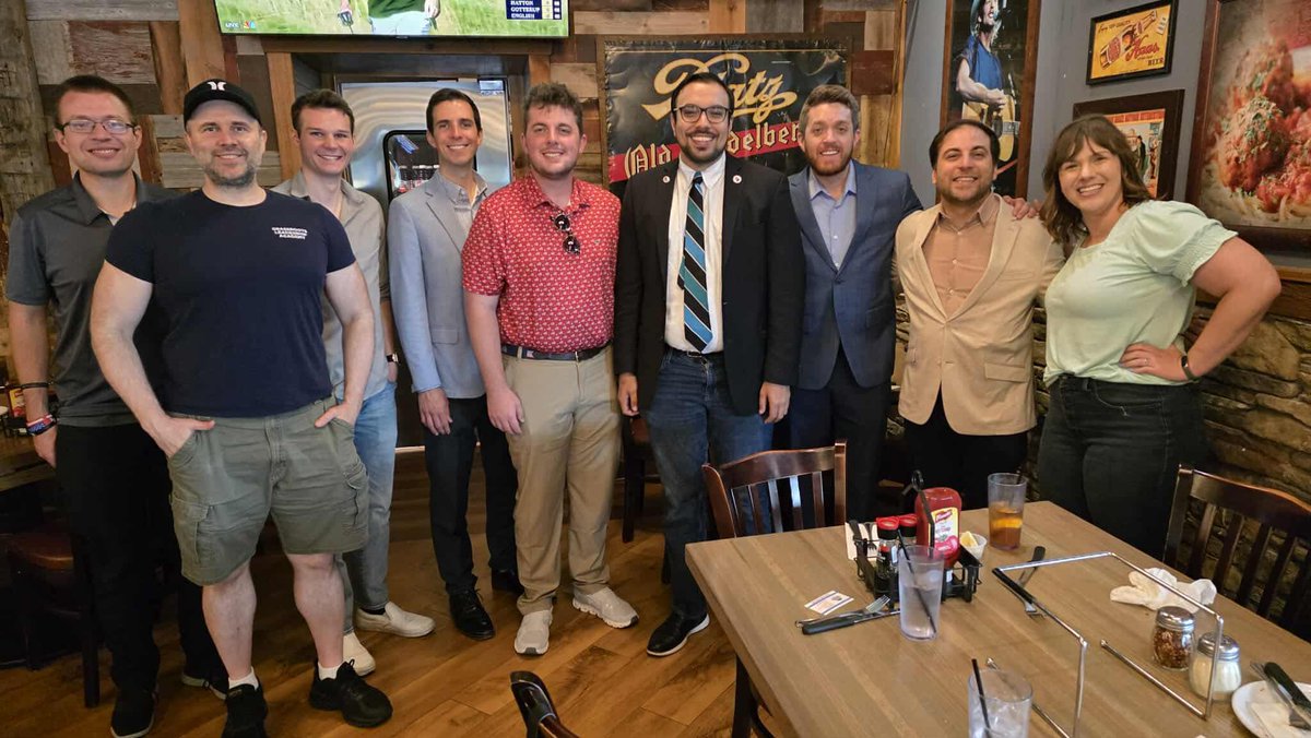 RestoreYR's tweet image. #TeamRestore candidate for @YRNational Midwest Region Vice Chair @EvanGrayNash met with the @IllinoisYRs this weekend to discuss their strategic priorities for 2025-2026.
Chair Evan Kasal and his team have done an amazing job restoring this incredible organization, launching 4…