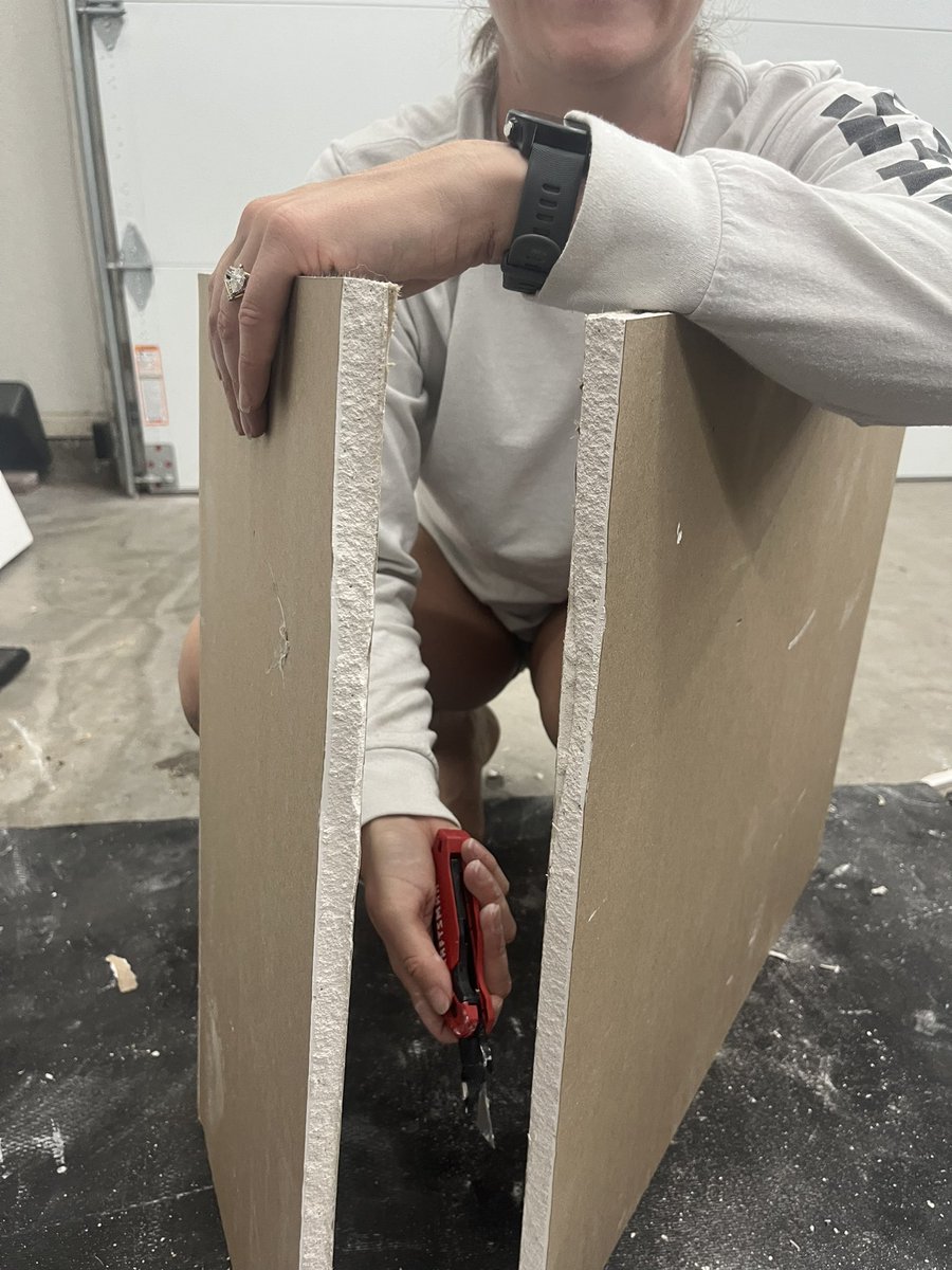 FakeUncleNemo's tweet image. Get a wife that can do drywall. Keep your programmer hands soft and moisturized. 💅